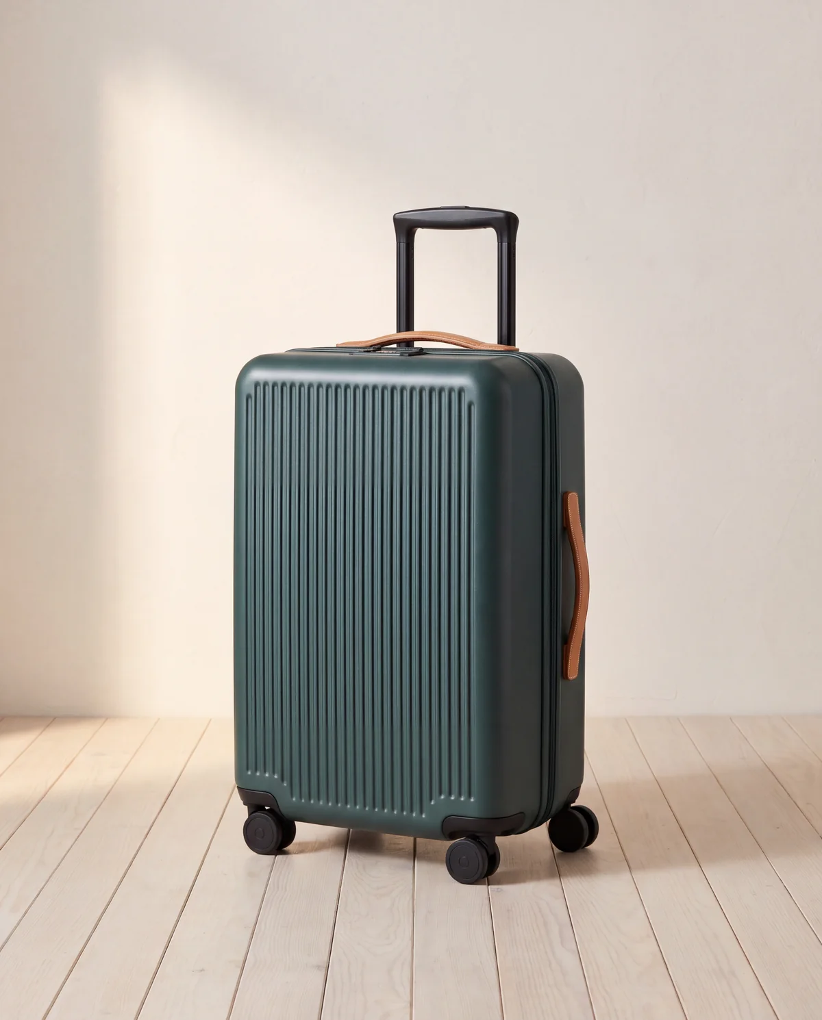 Hardside Carry-On Spinner, 21.5 x 14 x 9 in, 39 L