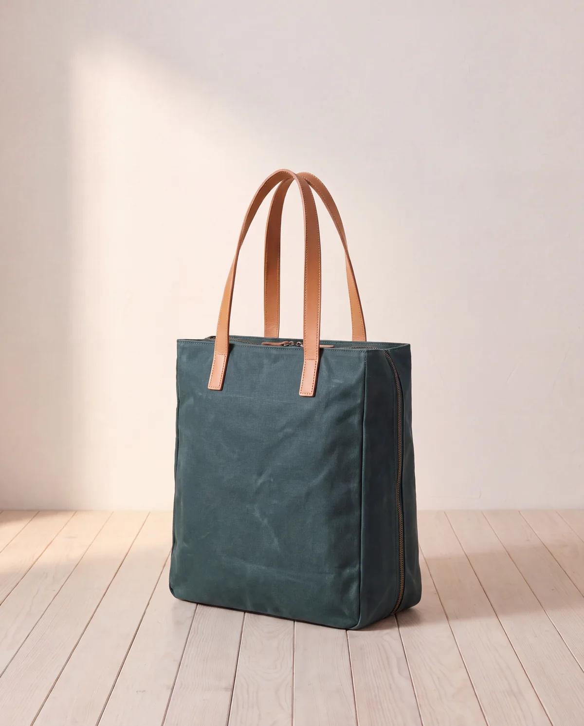 Expandable Travel Tote, 18 L, 28 L expanded